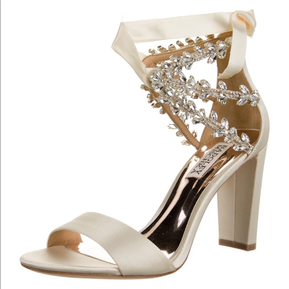 Badgley Mischka heels pumps nude/ cream crystal